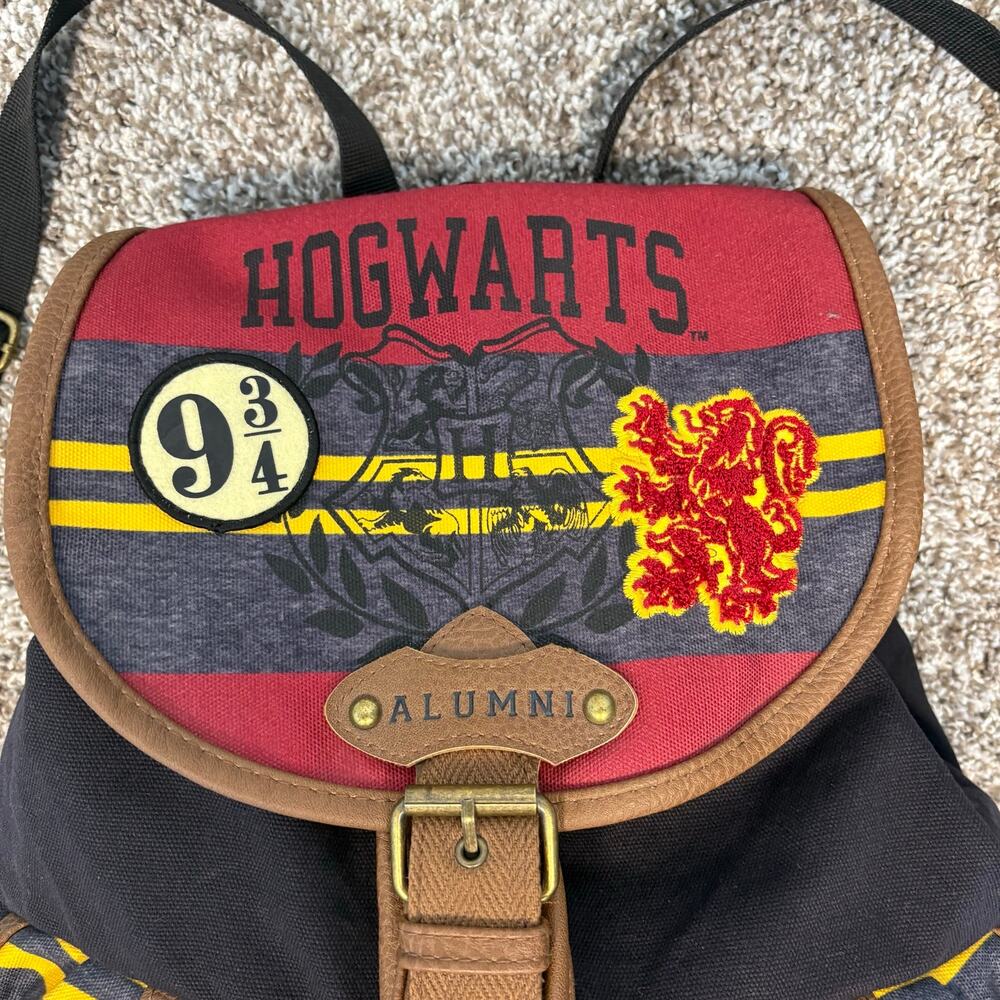 Harry Potter Hogwarts Alumni Gryffindor Backpack 9 3/4 Varsity 2018 - Picture 2 of 16
